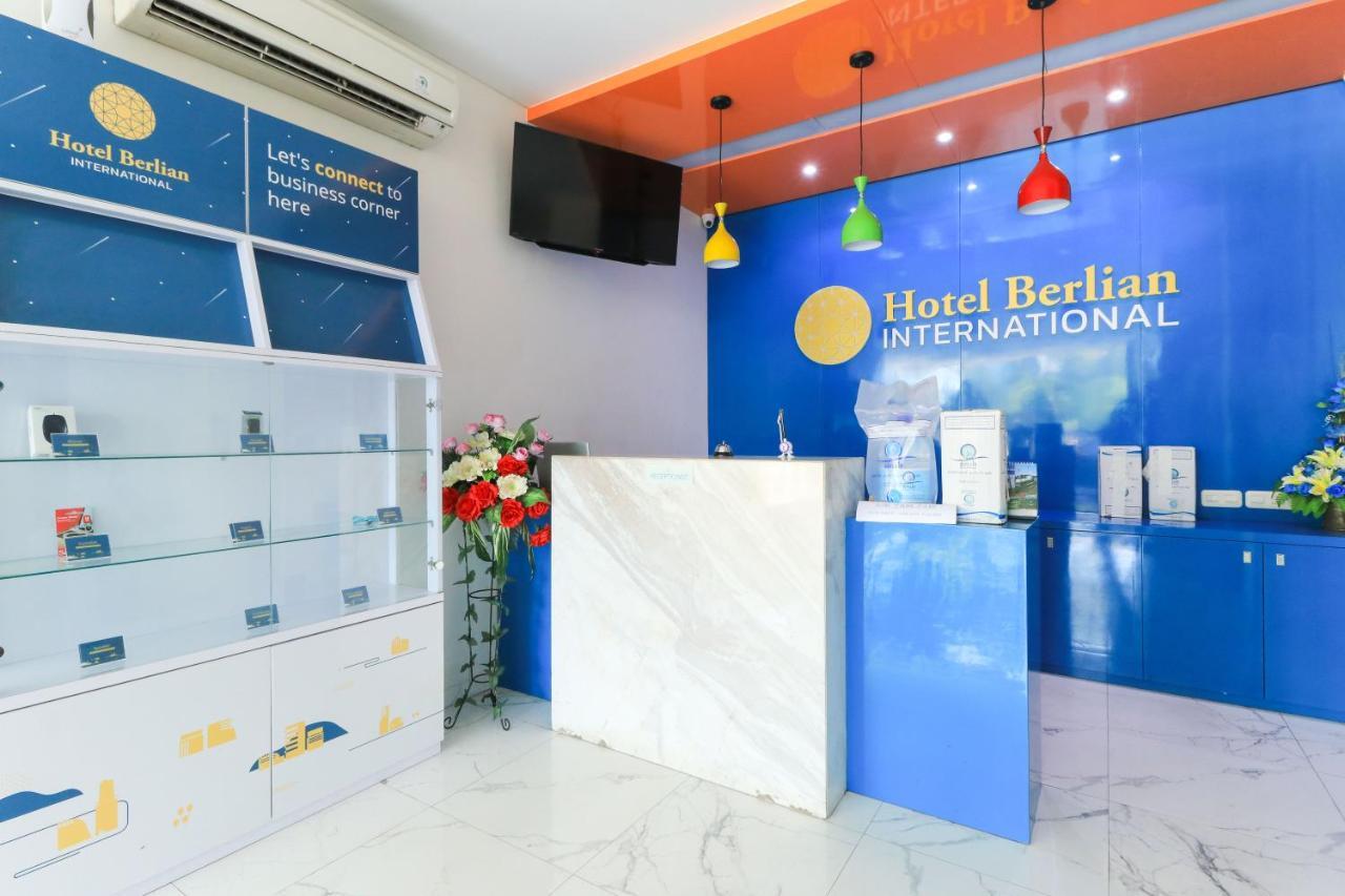 Hotel Berlian International Surabaya Exteriör bild